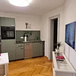 In Schoner Burganlage Apartament