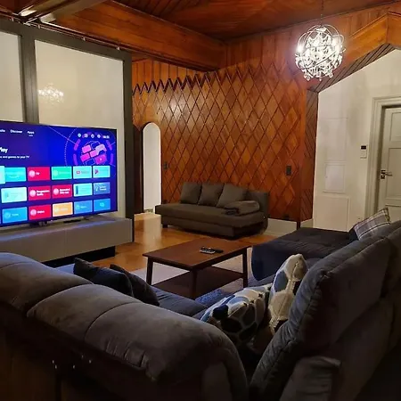 Exklusives Appartement im schöner Burganlage *