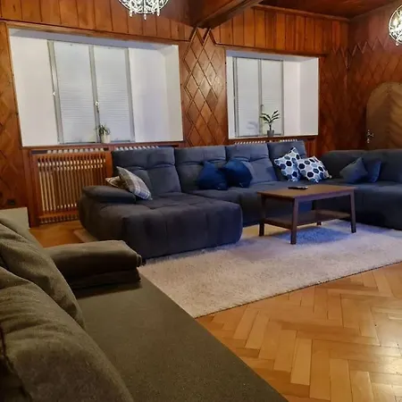 Lägenhet In Schoner Burganlage