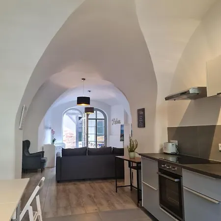 Exklusives Appartement im schöner Burganlage *