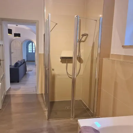 Lägenhet In Schoner Burganlage *
