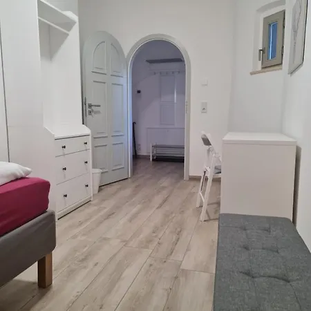 Lägenhet In Schoner Burganlage *