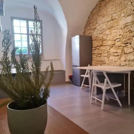 Apartment In Schoner Burganlage